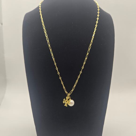 NEW Tory Burch Pearl Logo Charm Pendant Gold Necklace Gift Classic Elegance NWT - Picture 4 of 5